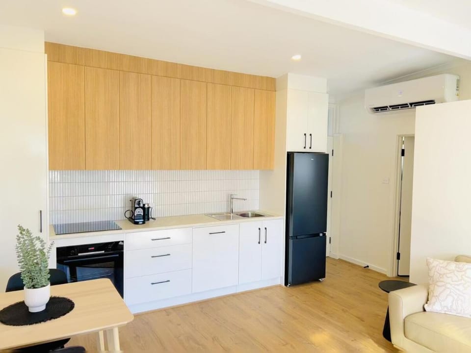 Stunning Modern Self-contained Apartment Apartment in Adelaide