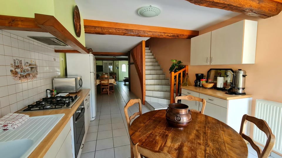 Coffee/tea facilities, Kitchen or kitchenette, Dining area, dishwasher, pet friendly, stove, toaster