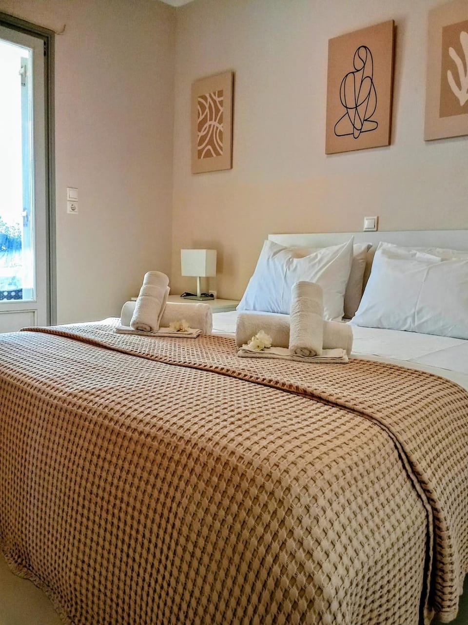 Bed, Bedroom, towels