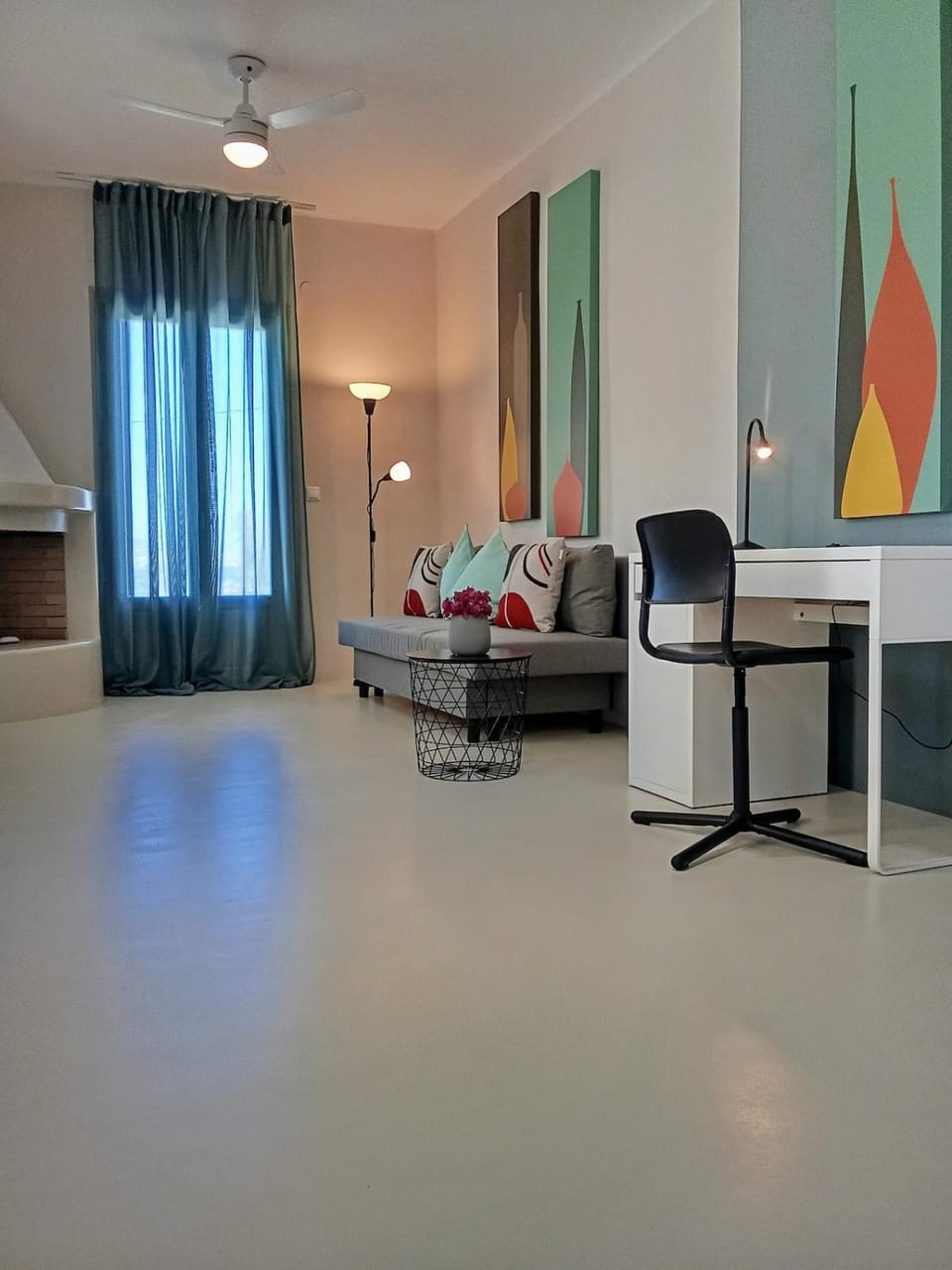 TV and multimedia, Living room, Seating area, fireplace