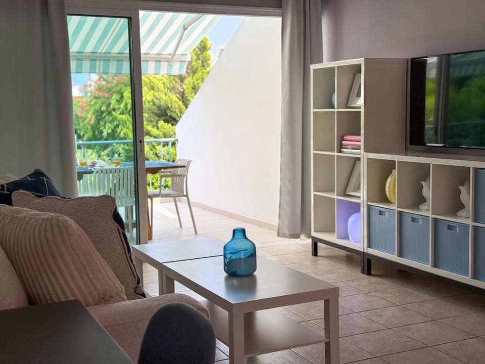 Zima Cove Calm Coastal Oasis Apartment in Limassol District