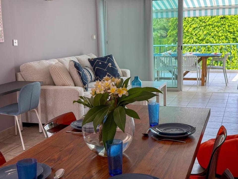 Zima Cove Calm Coastal Oasis Apartment in Limassol District