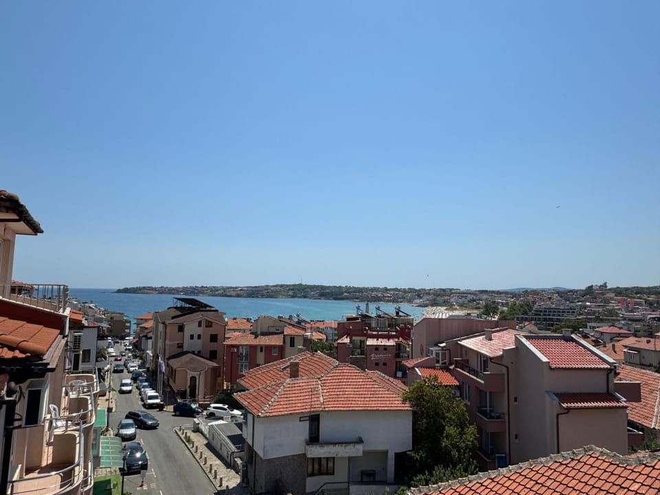 Sea view, Location