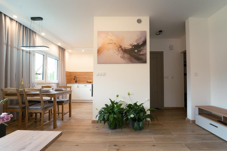 Kitchen or kitchenette, Living room, Seating area, Dining area