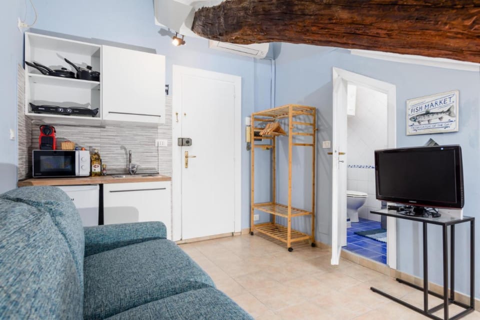 Kitchen or kitchenette, Living room