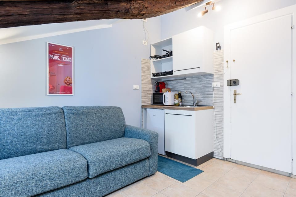 Kitchen or kitchenette, Seating area