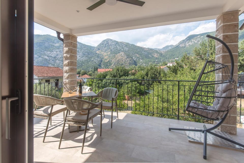 Patio, Natural landscape, View (from property/room), Balcony/Terrace, Balcony/Terrace, Mountain view