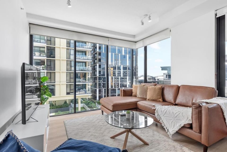 South Bank Sensational - 2Bed-2Bath-1Car-Pool Apartment in Brisbane City