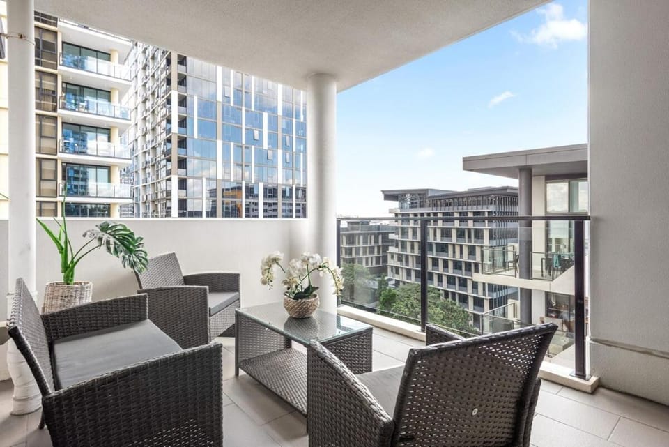 South Bank Sensational - 2Bed-2Bath-1Car-Pool Apartment in Brisbane City