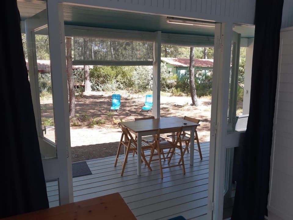 LOUE JOLI CHALET EN BOIS -POUR 2 PERSONNES AU CHM de MONTALIVET Centre Naturiste à partir de 90 euros la nuitée Campground/ 
RV Resort in Vendays-Montalivet