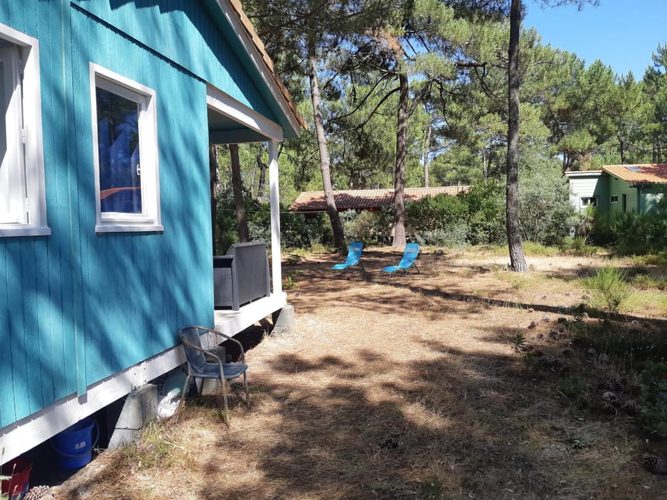 LOUE JOLI CHALET EN BOIS -POUR 2 PERSONNES AU CHM de MONTALIVET Centre Naturiste à partir de 90 euros la nuitée Campground/ 
RV Resort in Vendays-Montalivet
