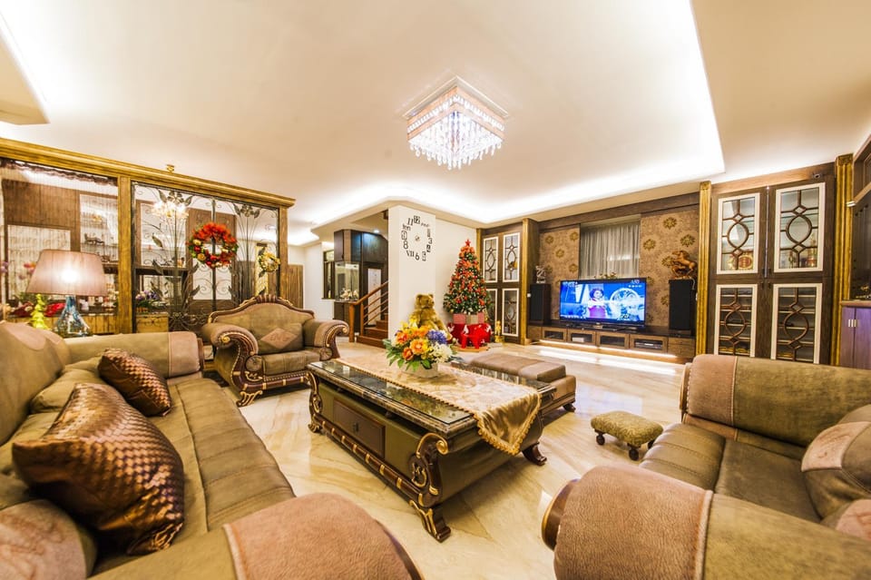 Communal lounge/ TV room, Karaoke, Living room, Lobby or reception, Banquet/Function facilities, Family
