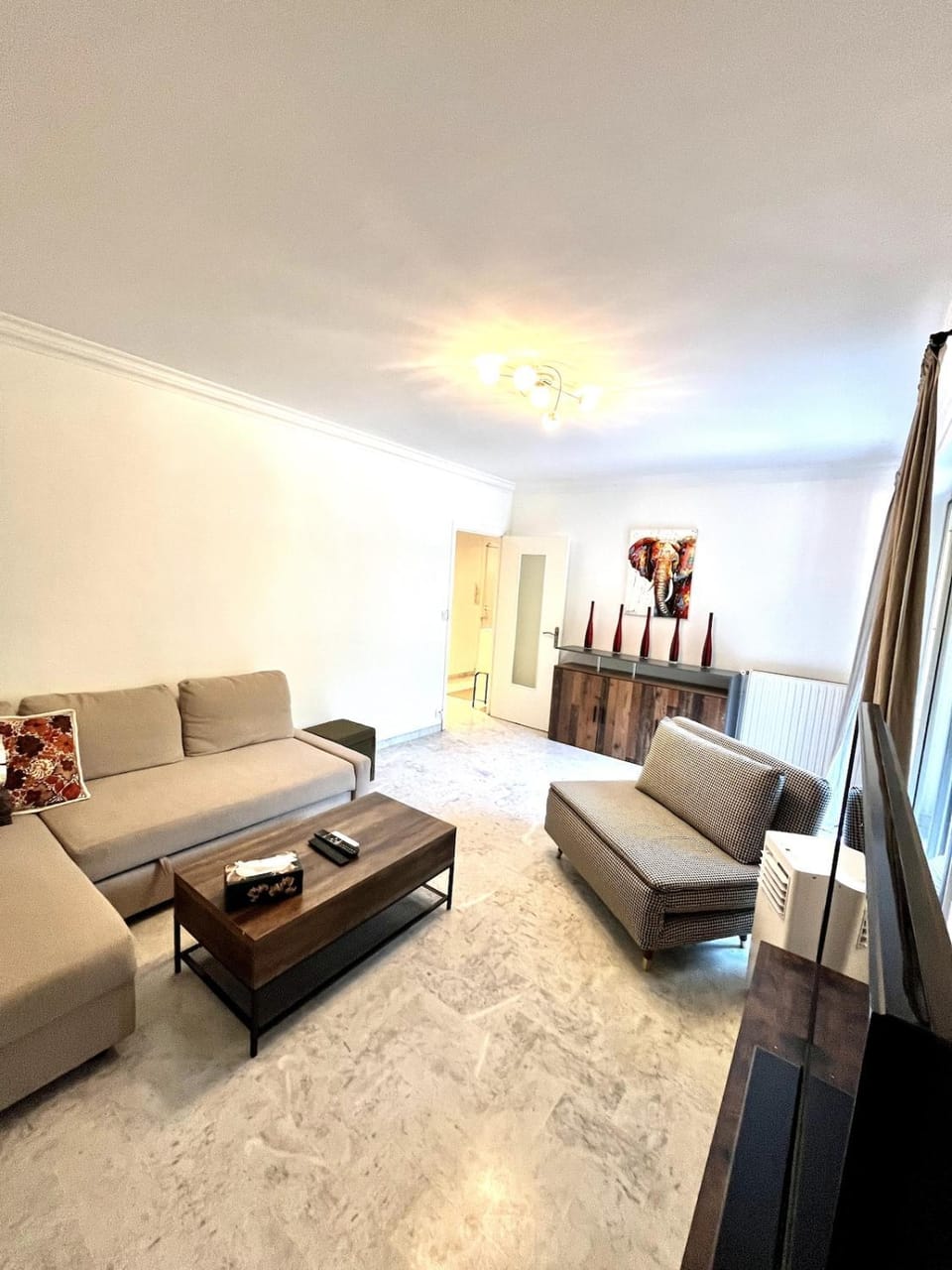 Living room, Seating area