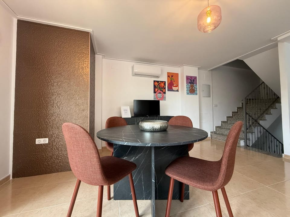 Seating area, Dining area