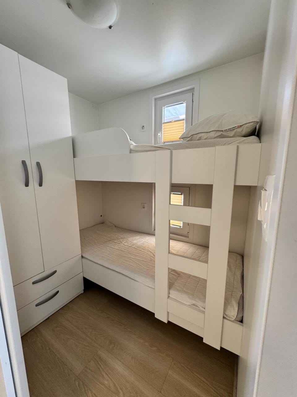 Photo of the whole room, Bedroom, bunk bed, wardrobe