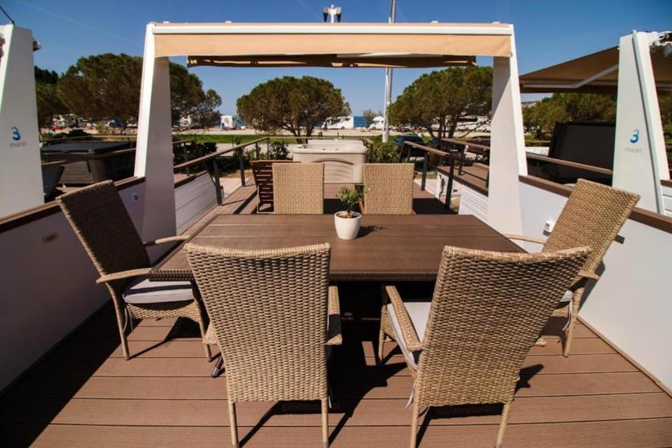 Patio, View (from property/room), Balcony/Terrace, Seating area, Dining area