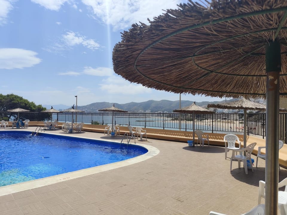 Day, Natural landscape, Pool view, Swimming pool