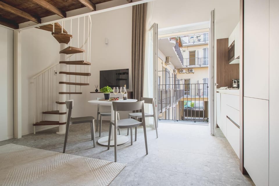 TV and multimedia, Kitchen or kitchenette, Living room, Seating area, Dining area