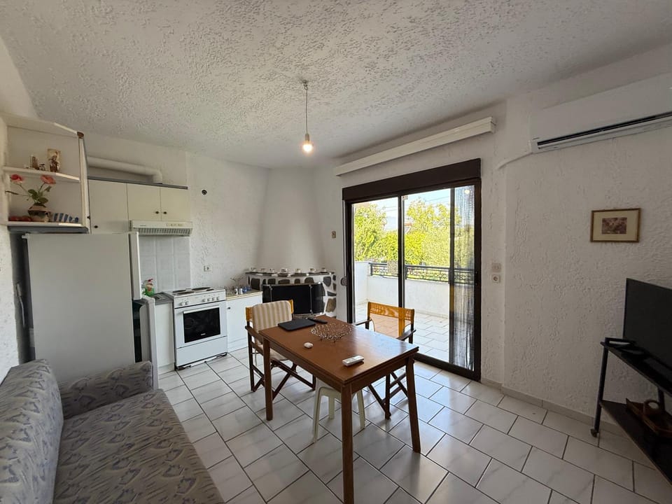 TV and multimedia, Balcony/Terrace, Kitchen or kitchenette, Living room, Seating area, Dining area, oven, stove