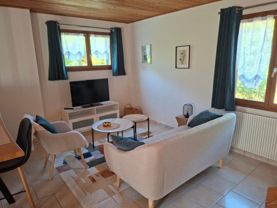 Duplex dans maison normande avec accès au jardin Apartment in Normandy