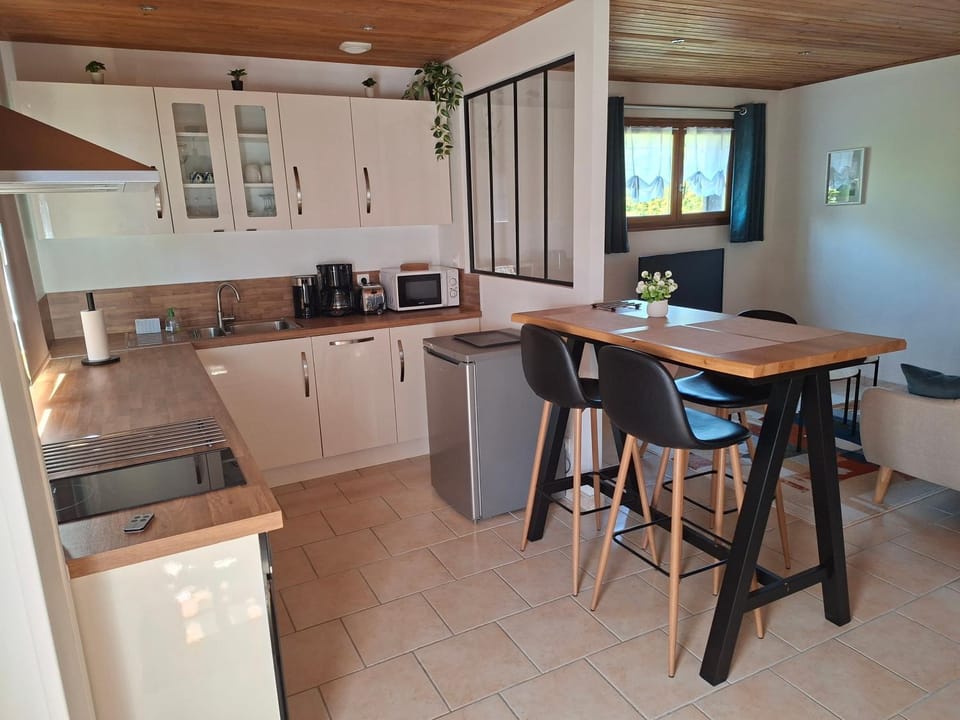 Duplex dans maison normande avec accès au jardin Apartment in Normandy