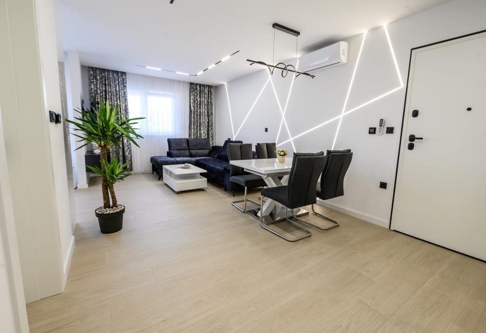 TV and multimedia, Living room, Seating area, air conditioner