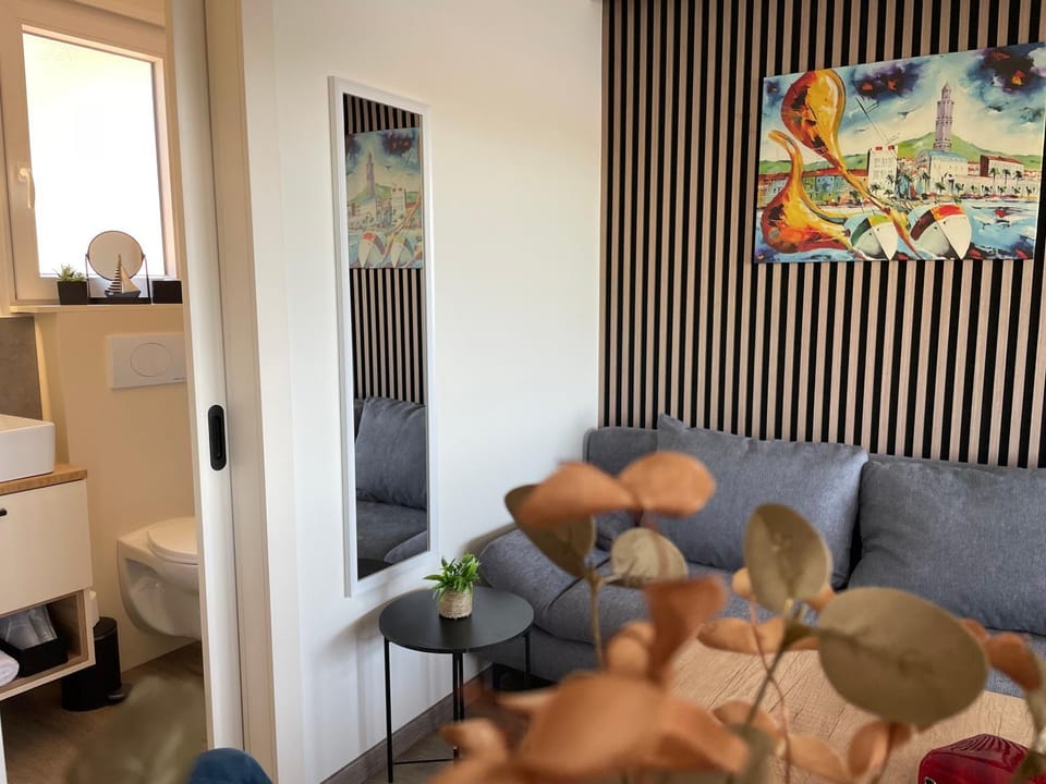 Living room, Decorative detail, Seating area