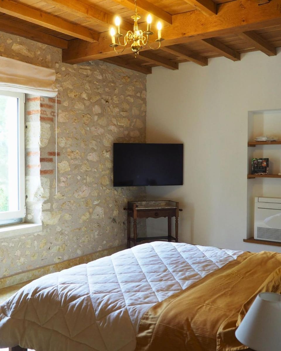 Domaine du Château Larroque Country House in Occitanie