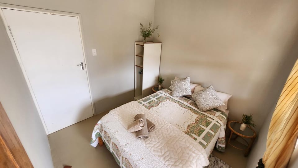 Bed, Bedroom, towels, wardrobe