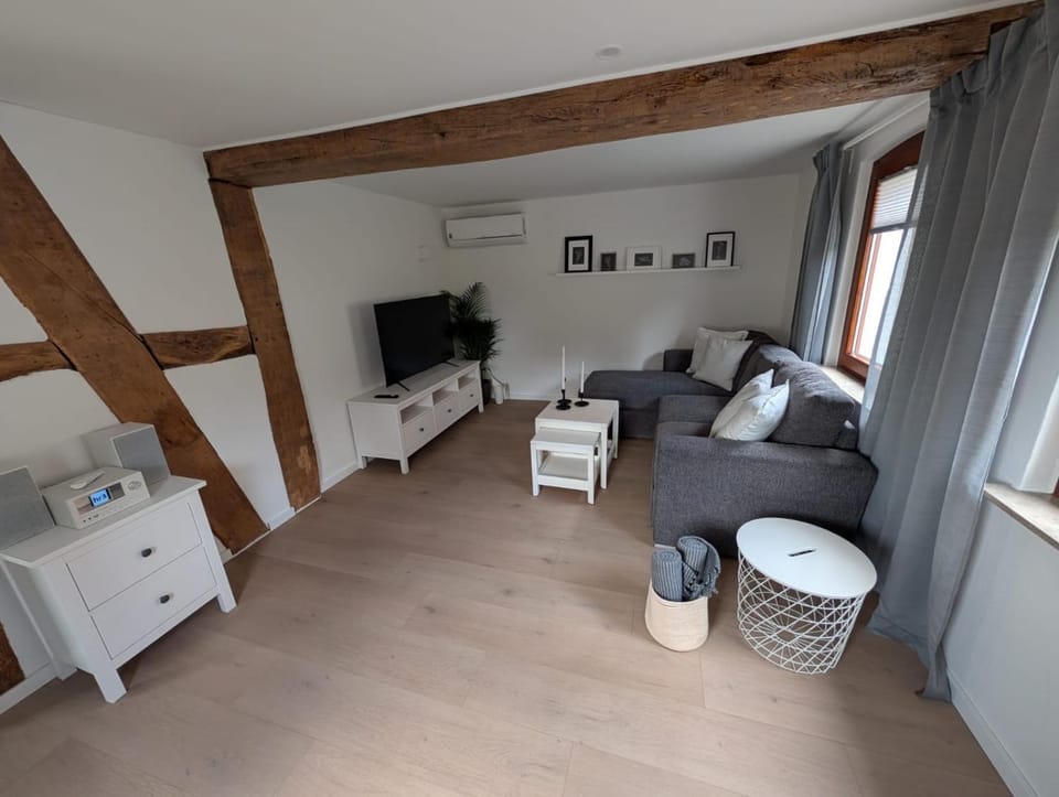 TV and multimedia, Living room, Photo of the whole room, Seating area