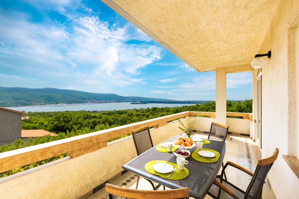 Apartman Izi Green s pogledom na more Apartment in Krk