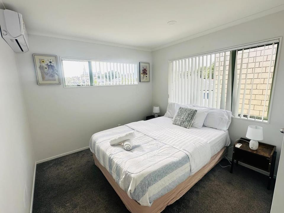 Deluxe Beauty House near Auckland Airport and City House in Auckland