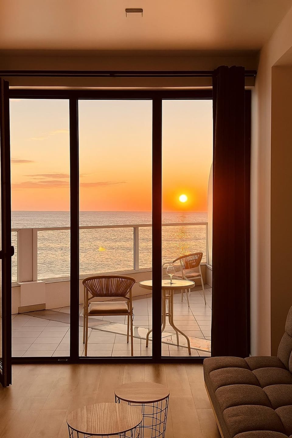 View (from property/room), Balcony/Terrace, Living room, Seating area, Sea view, Sunset