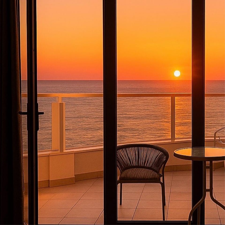 Balcony/Terrace, Seating area, Sea view, Sunset