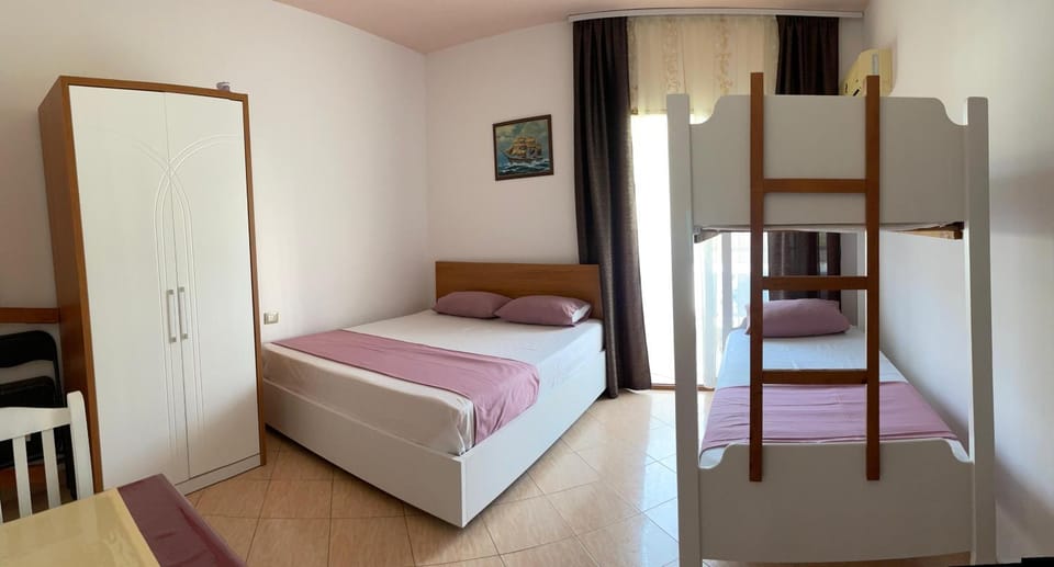Photo of the whole room, Bedroom, wardrobe