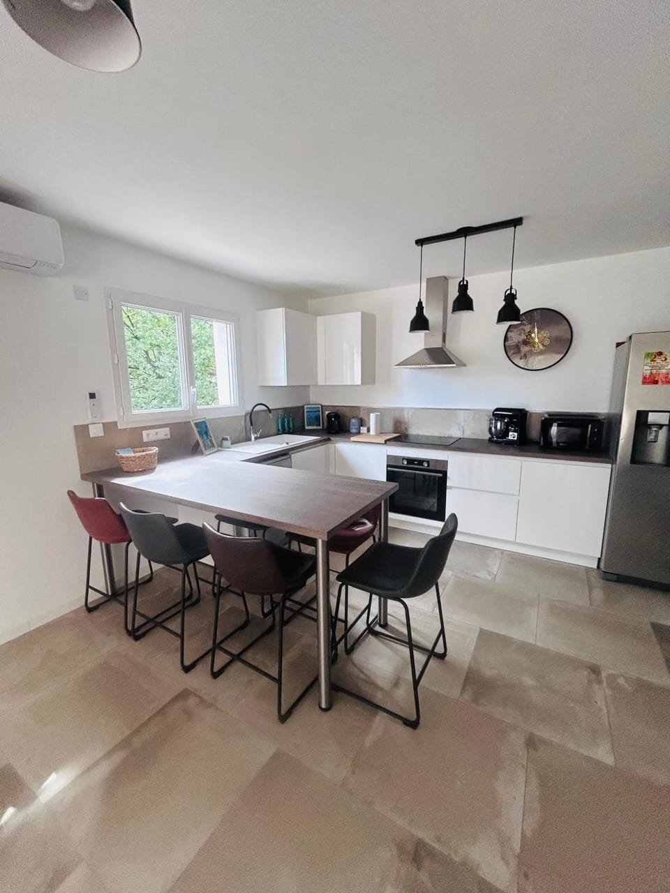 Dining area, oven, stove
