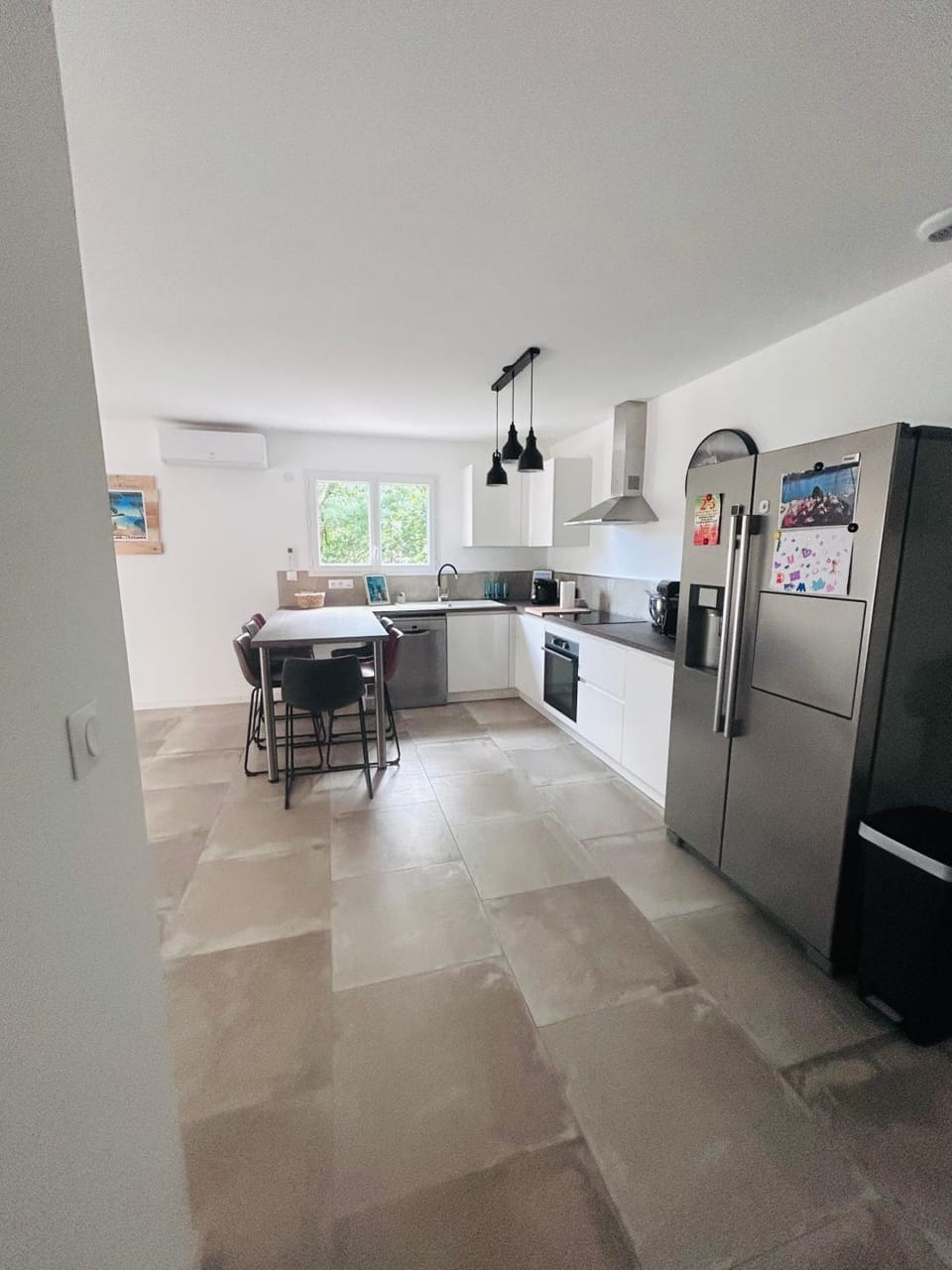 Dining area, dishwasher, oven, pet friendly, stove