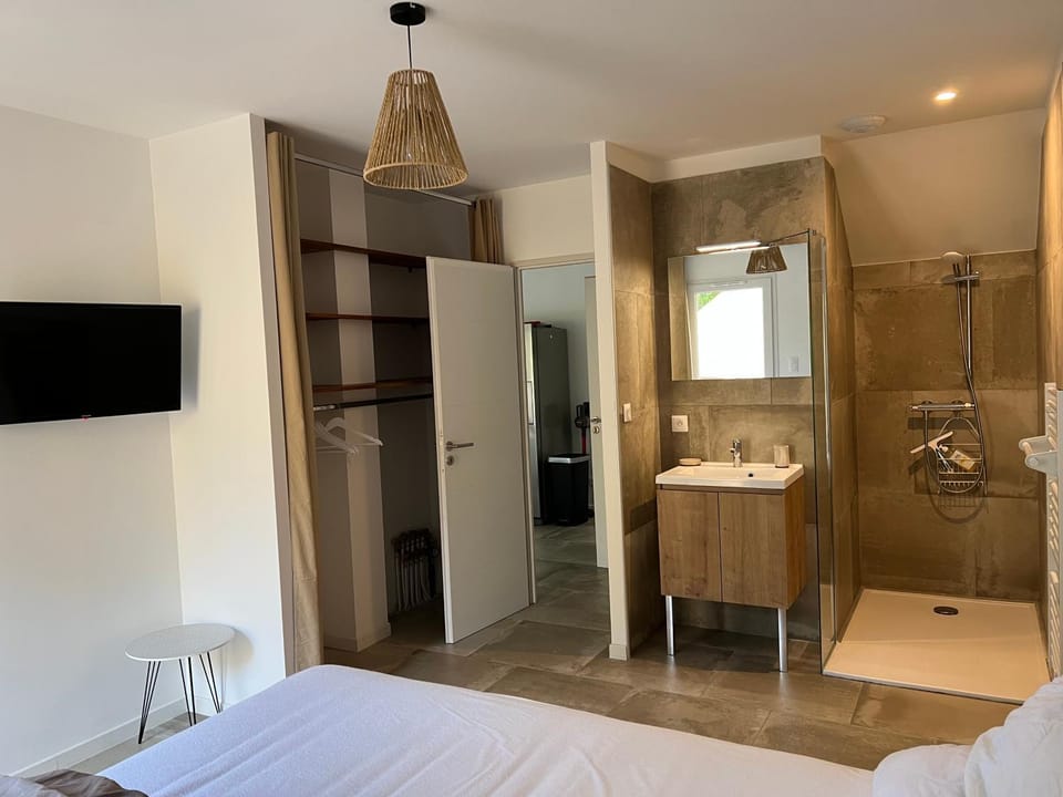 Bathroom, Bedroom