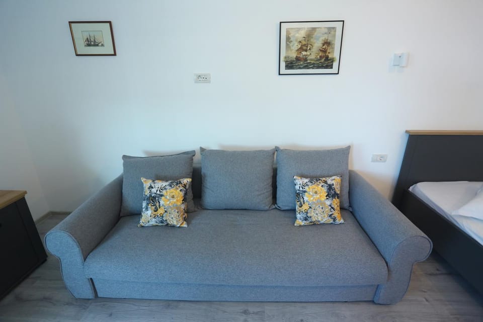 Azure Horizon Studio NIBIRU Apartment in Constanța County