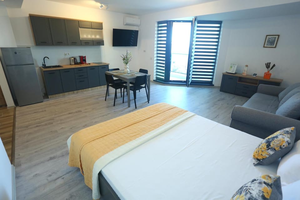 Azure Horizon Studio NIBIRU Apartment in Constanța County