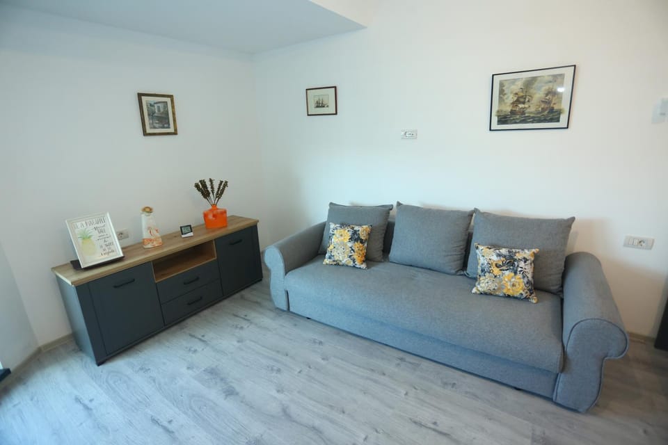 Azure Horizon Studio NIBIRU Apartment in Constanța County