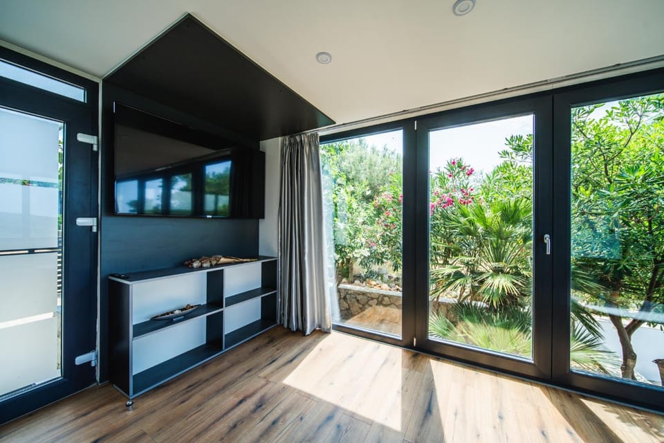 Communal lounge/ TV room, TV and multimedia