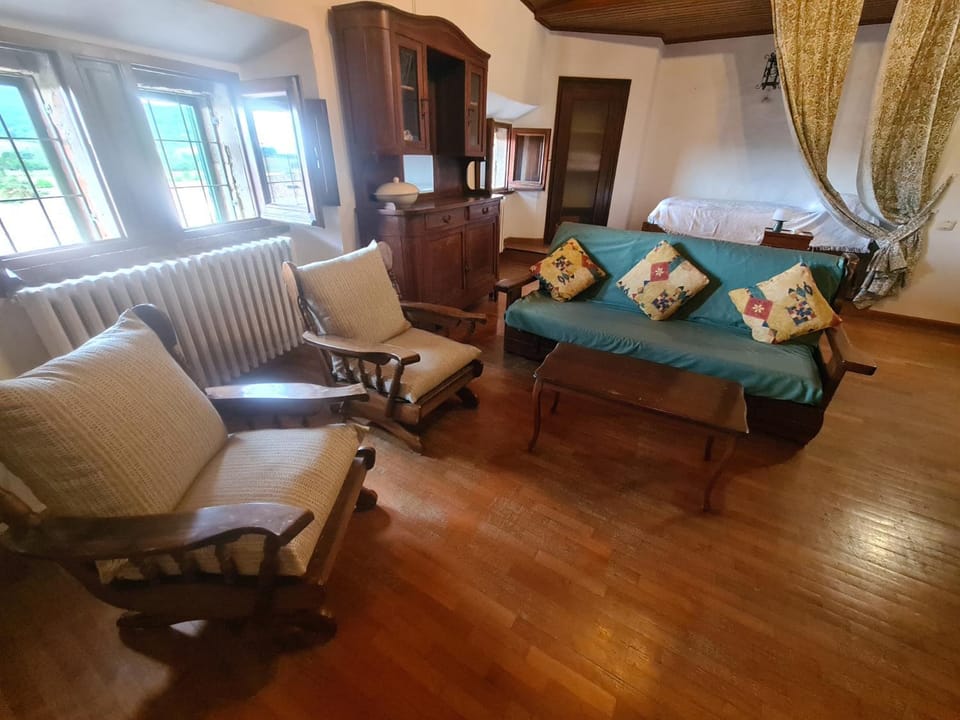 Living room, Photo of the whole room