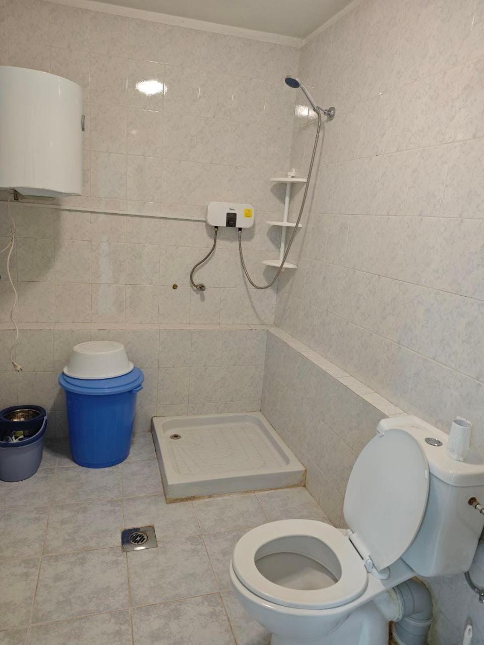 Shower, Toilet