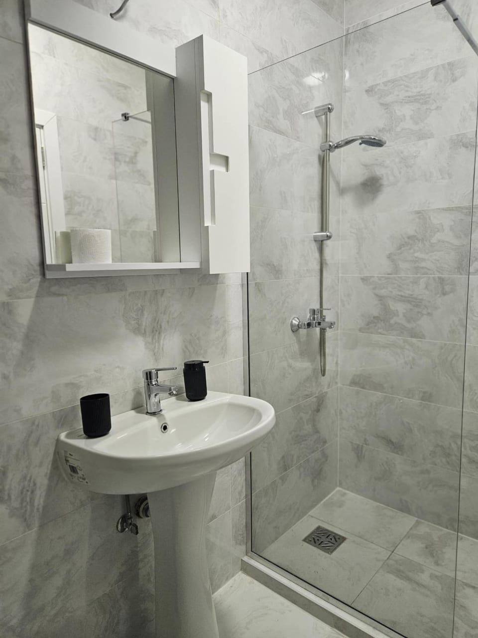 Shower, Bathroom, towels