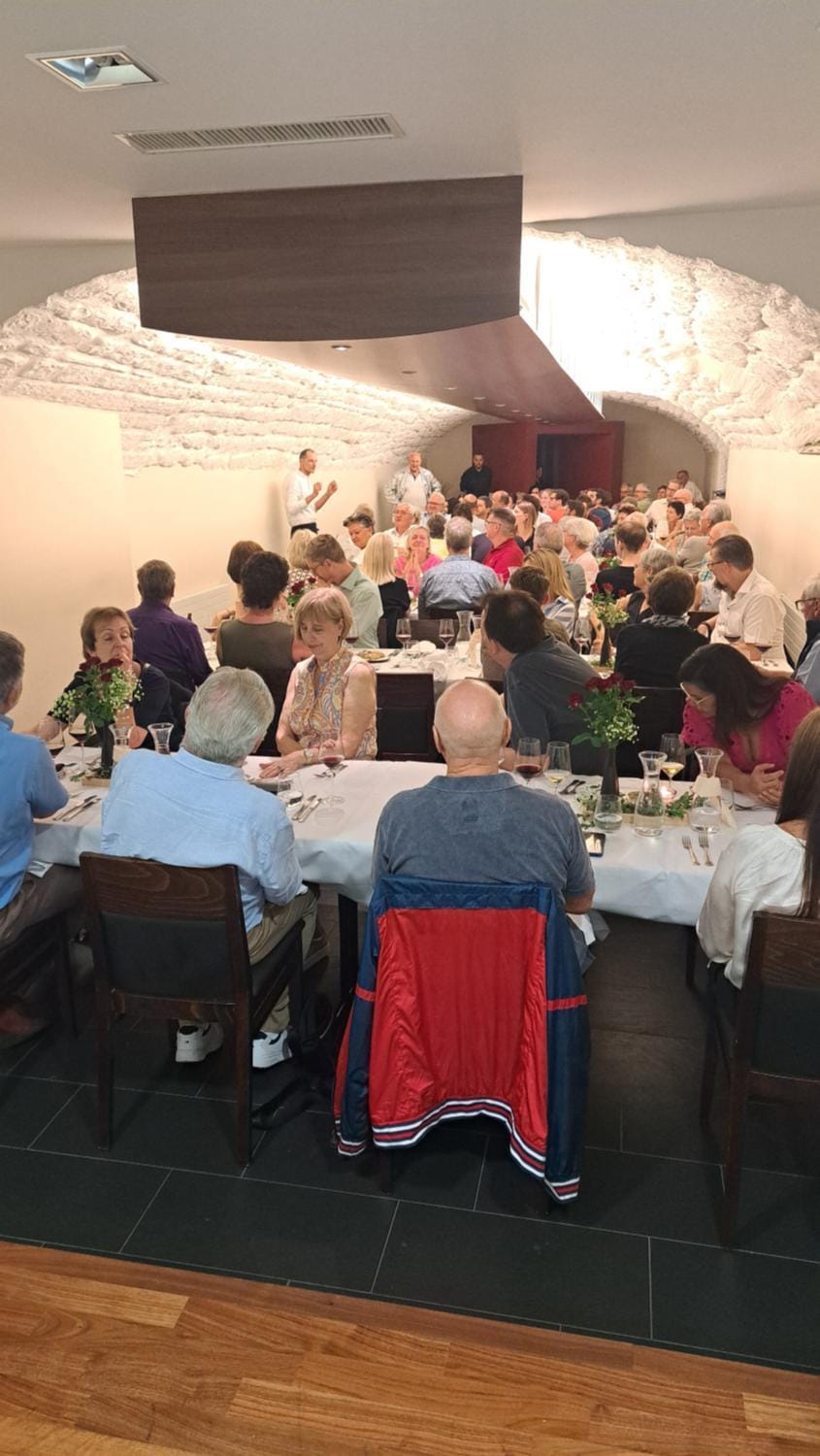 Restaurant/places to eat, Banquet/Function facilities, group of guests