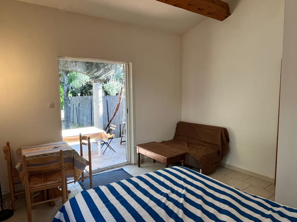 Studio dans Villa avec jardin et parking entre Avignon et St Remy House in Provence-Alpes-Côte d'Azur