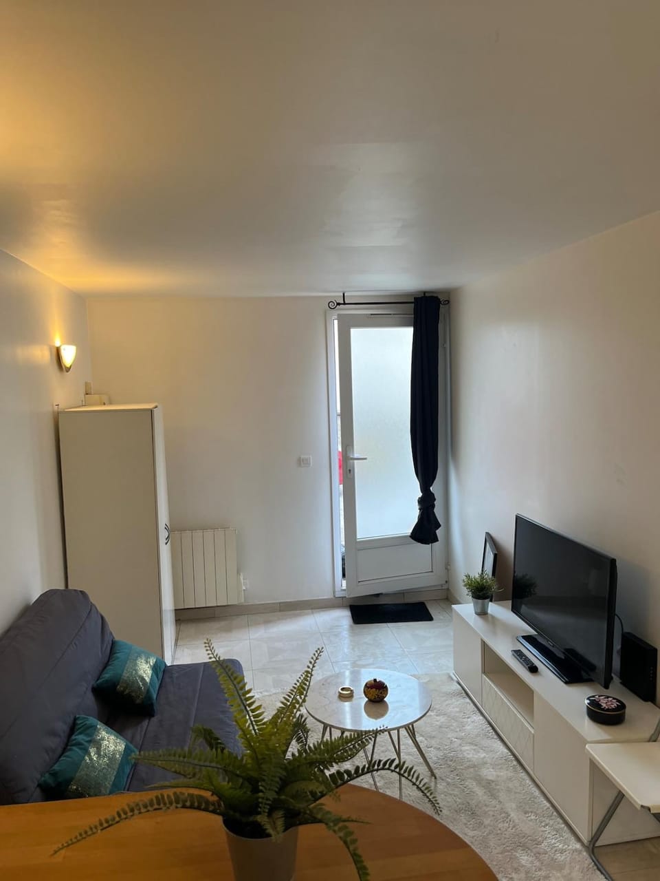 Pretty little modern studio Apartment in Île-de-France