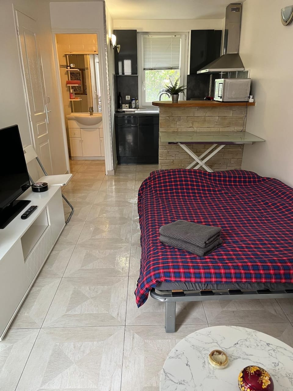 Pretty little modern studio Apartment in Île-de-France