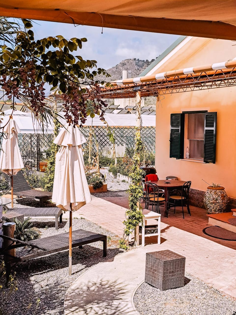 Patio, Facade/entrance, Garden, Garden view, sunbed